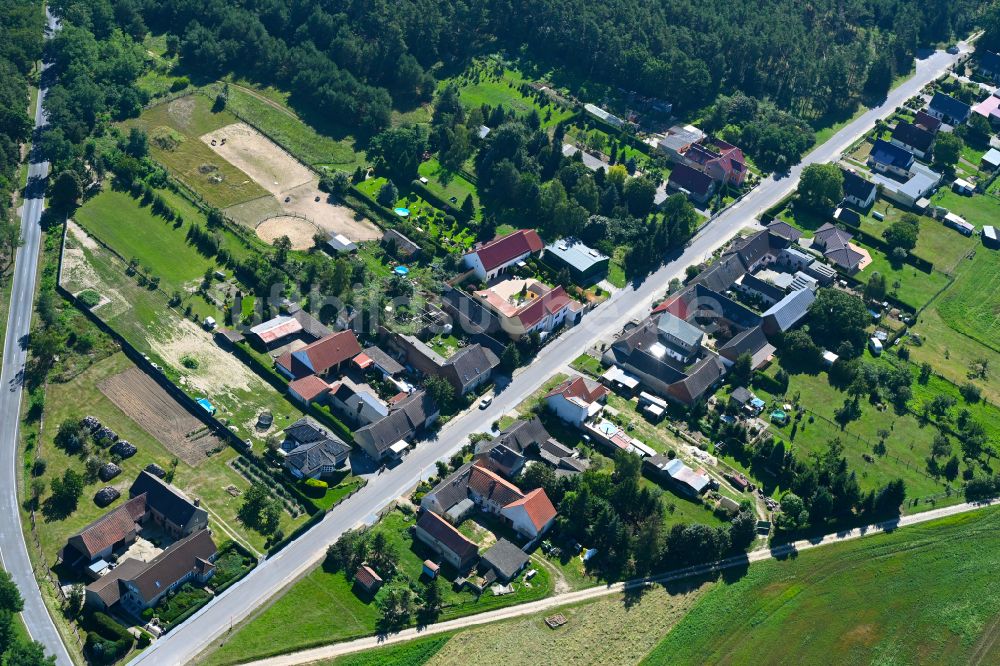 Hohenwerbig aus der Vogelperspektive: Dorf - Ansicht am Rande von Waldgebieten in Hohenwerbig im Bundesland Brandenburg, Deutschland