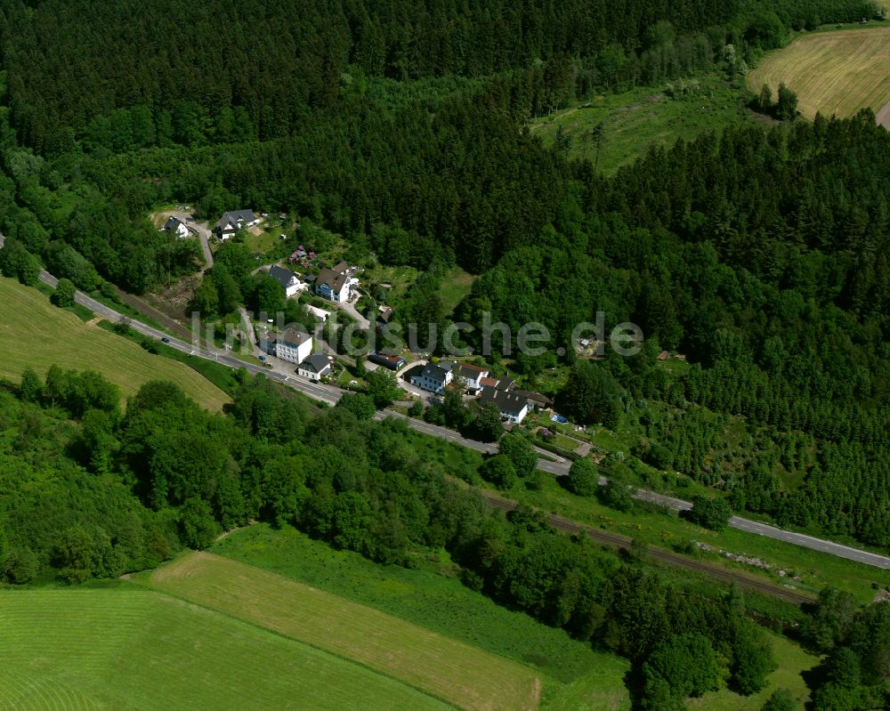 Hüttebruch von oben - Dorf - Ansicht am Rande von Waldgebieten in Hüttebruch im Bundesland Nordrhein-Westfalen, Deutschland