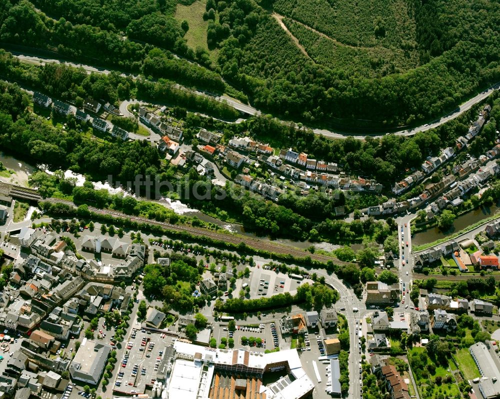 Kirn aus der Vogelperspektive: Dorf - Ansicht am Rande Waldgebieten in Kirn im Bundesland Rheinland-Pfalz, Deutschland