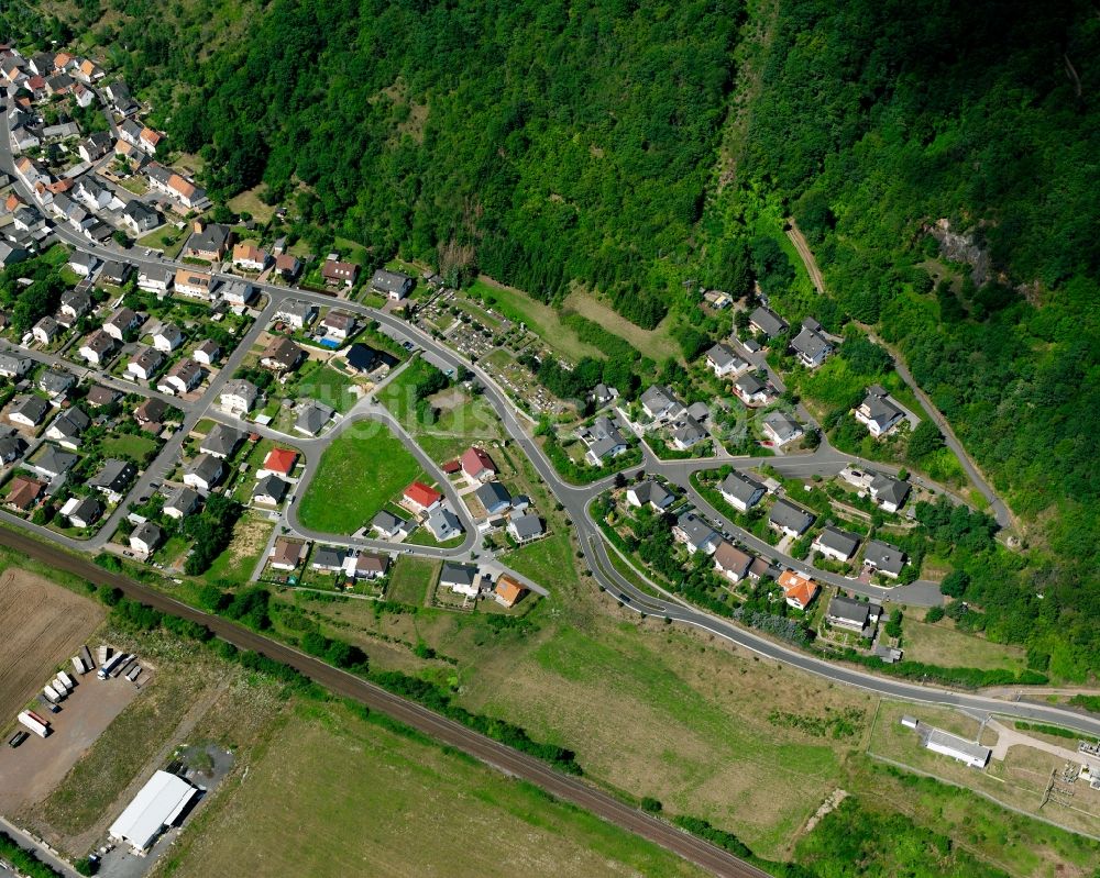 Kirnsulzbach aus der Vogelperspektive: Dorf - Ansicht am Rande Waldgebieten in Kirnsulzbach im Bundesland Rheinland-Pfalz, Deutschland