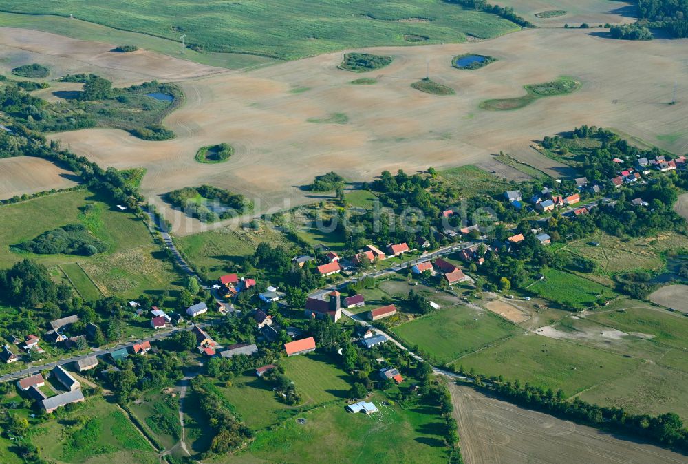Klaushagen von oben - Dorf - Ansicht am Rande von Waldgebieten in Klaushagen im Bundesland Brandenburg, Deutschland