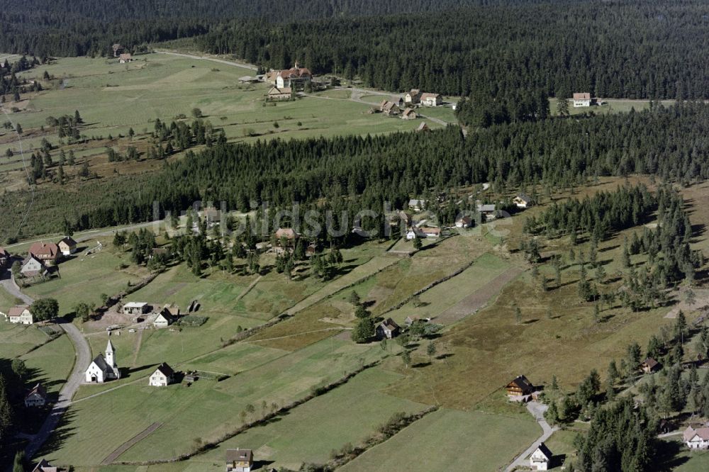 Luftbild Kniebis - Dorf - Ansicht am Rande Waldgebieten in Kniebis im Bundesland Baden-Württemberg, Deutschland