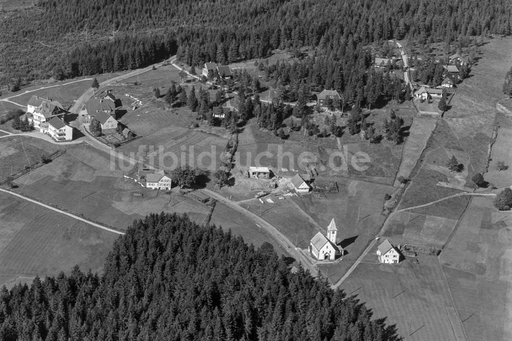 Luftaufnahme Kniebis - Dorf - Ansicht am Rande Waldgebieten in Kniebis im Bundesland Baden-Württemberg, Deutschland