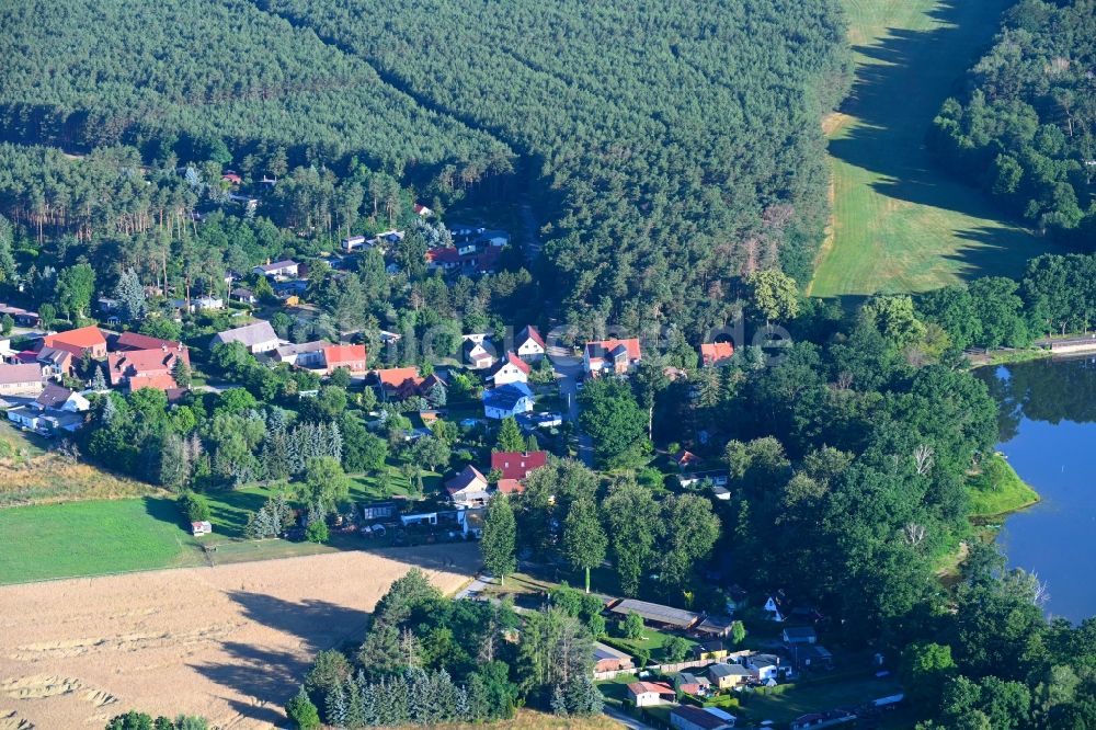 Körba aus der Vogelperspektive: Dorf - Ansicht am Rande Waldgebieten in Körba im Bundesland Brandenburg, Deutschland