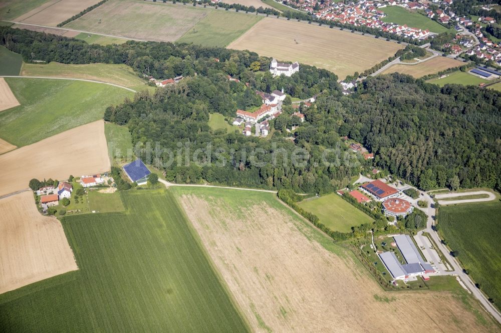 Kronwinkl aus der Vogelperspektive: Dorf - Ansicht am Rande Waldgebieten in Kronwinkl im Bundesland Bayern, Deutschland