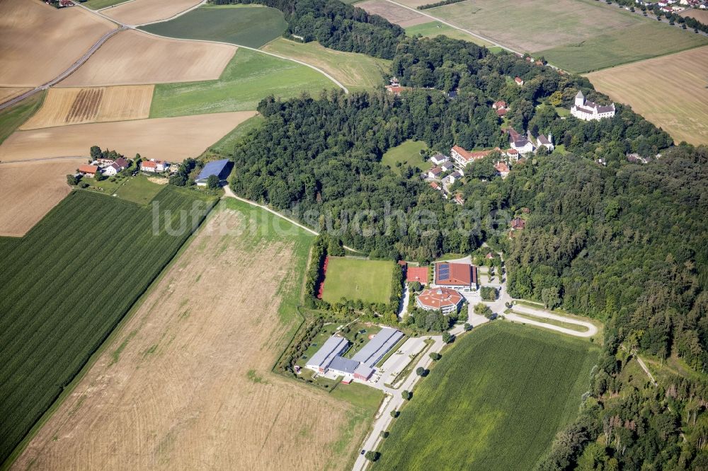 Kronwinkl von oben - Dorf - Ansicht am Rande Waldgebieten in Kronwinkl im Bundesland Bayern, Deutschland