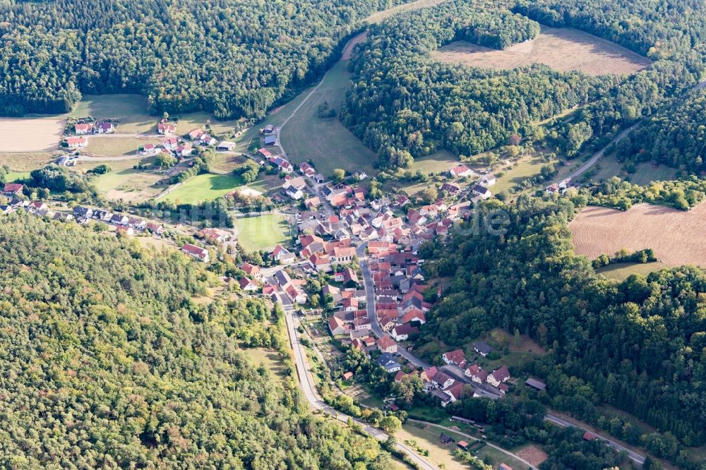 Luftbild Kupprichhausen - Dorf - Ansicht am Rande Waldgebieten in Kupprichhausen im Bundesland Baden-Württemberg, Deutschland