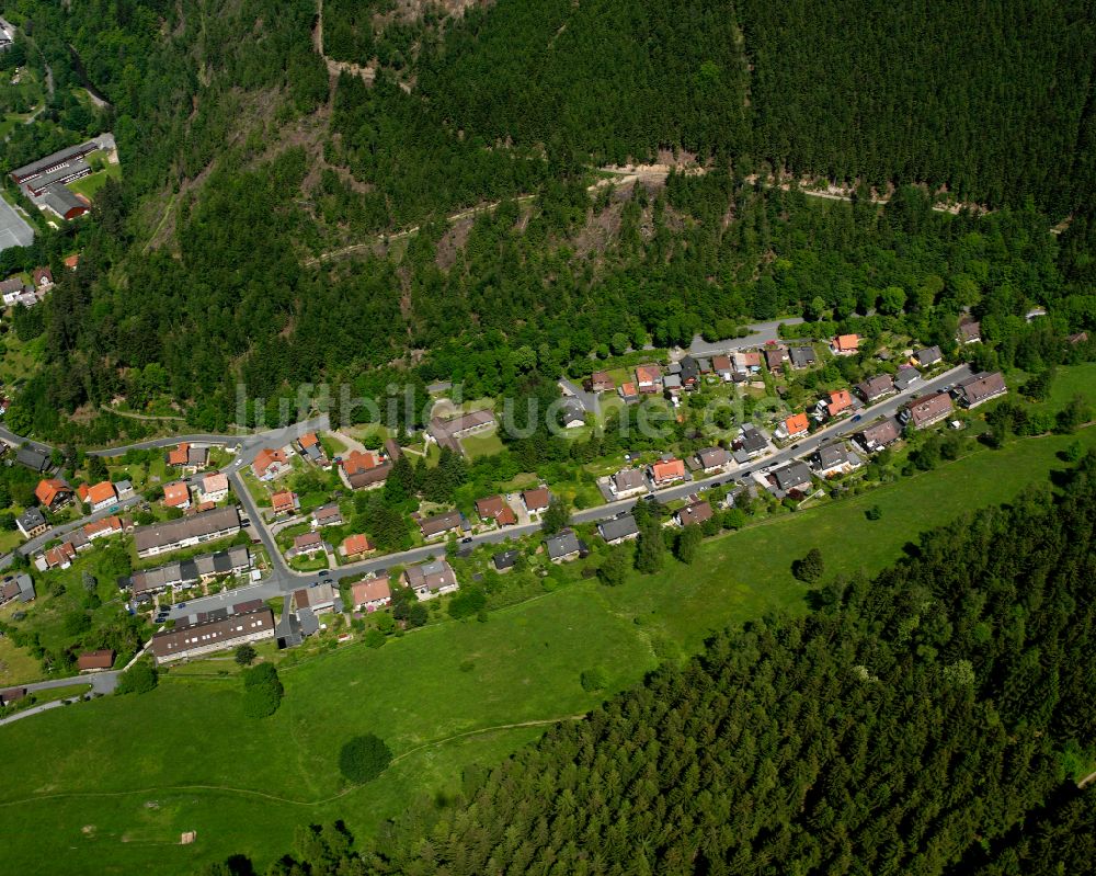 Lautenthal von oben - Dorf - Ansicht am Rande von Waldgebieten in Lautenthal im Bundesland Niedersachsen, Deutschland