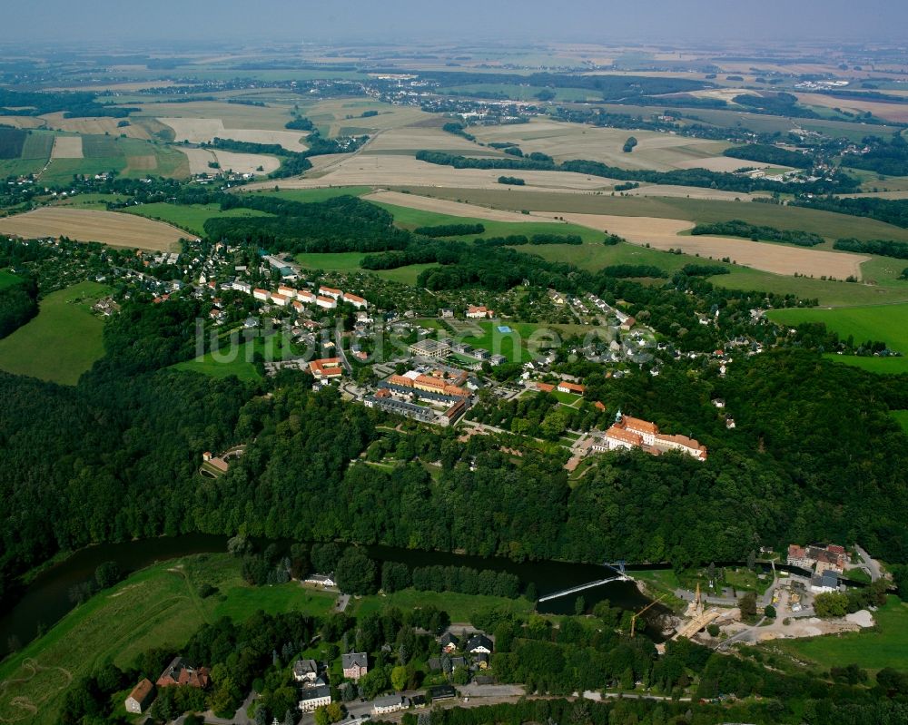 Lichtenwalde aus der Vogelperspektive: Dorf - Ansicht am Rande Waldgebieten in Lichtenwalde im Bundesland Sachsen, Deutschland
