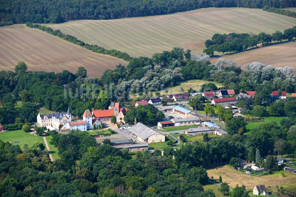 Liebenberg von oben - Dorf - Ansicht am Rande Waldgebieten in Liebenberg im Bundesland Brandenburg, Deutschland