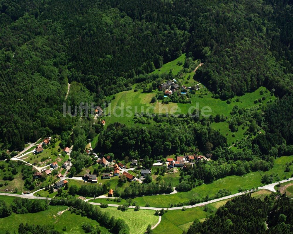 Mettelbach aus der Vogelperspektive: Dorf - Ansicht am Rande Waldgebieten in Mettelbach im Bundesland Baden-Württemberg, Deutschland