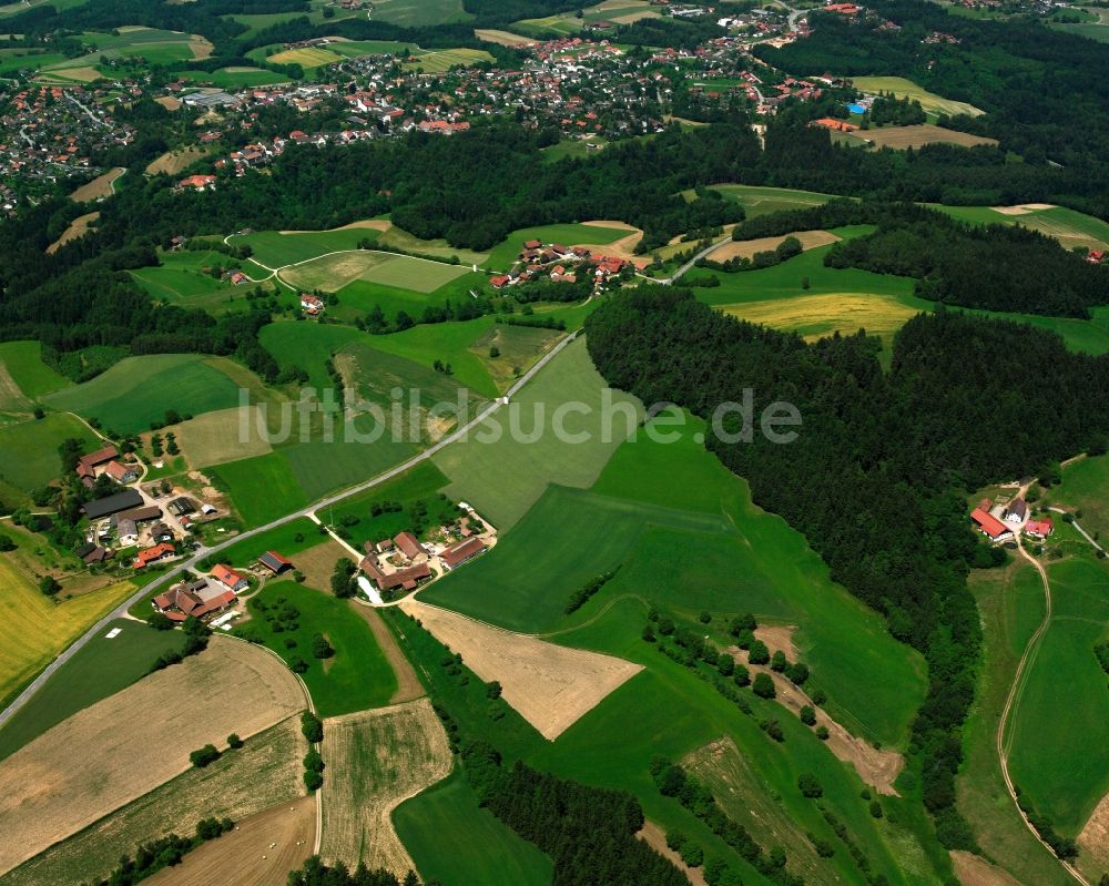 Mitterfels von oben - Dorf - Ansicht am Rande Waldgebieten in Mitterfels im Bundesland Bayern, Deutschland