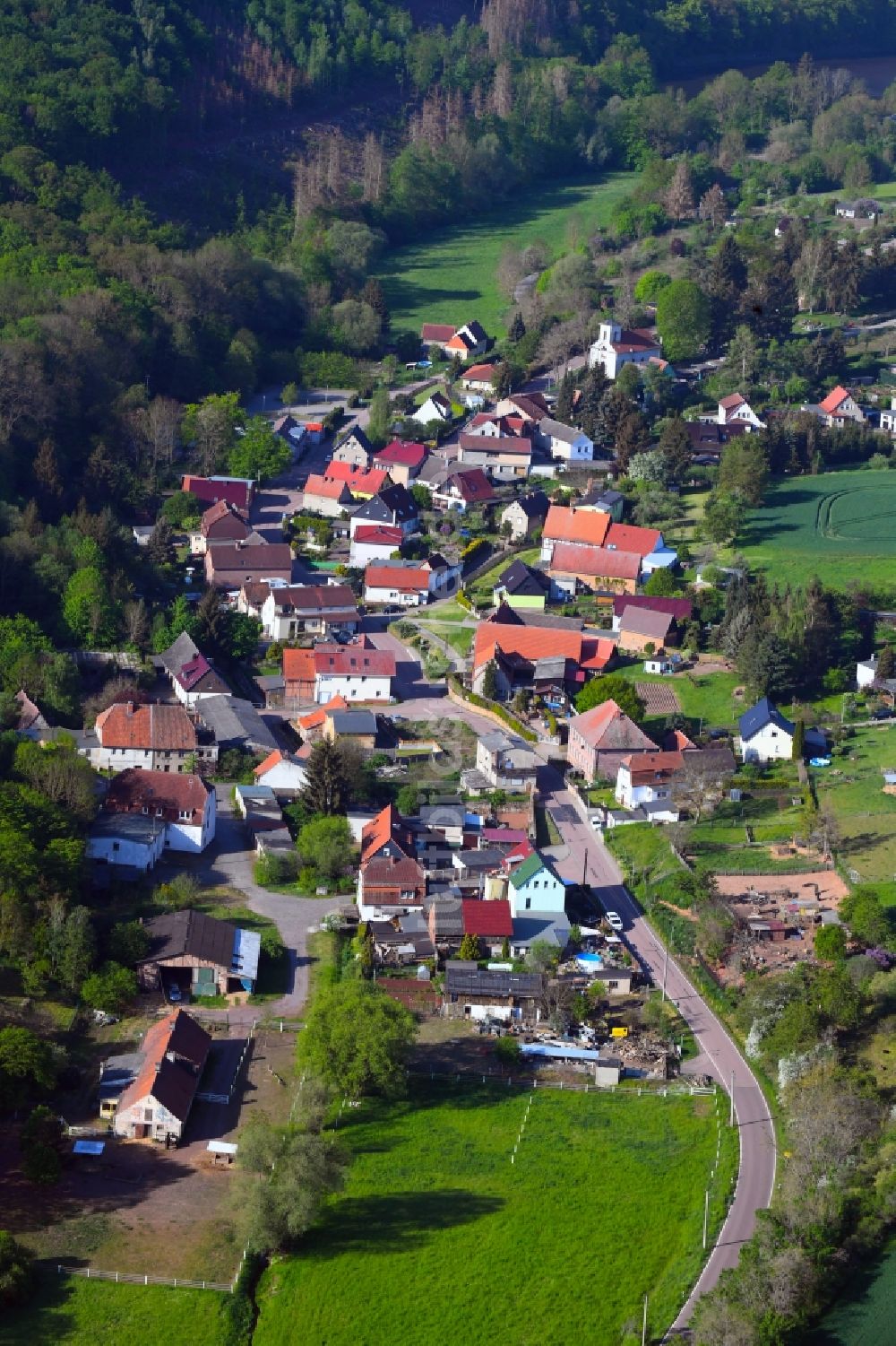Luftbild Möllendorf - Dorf - Ansicht am Rande Waldgebieten in Möllendorf im Bundesland Sachsen-Anhalt, Deutschland