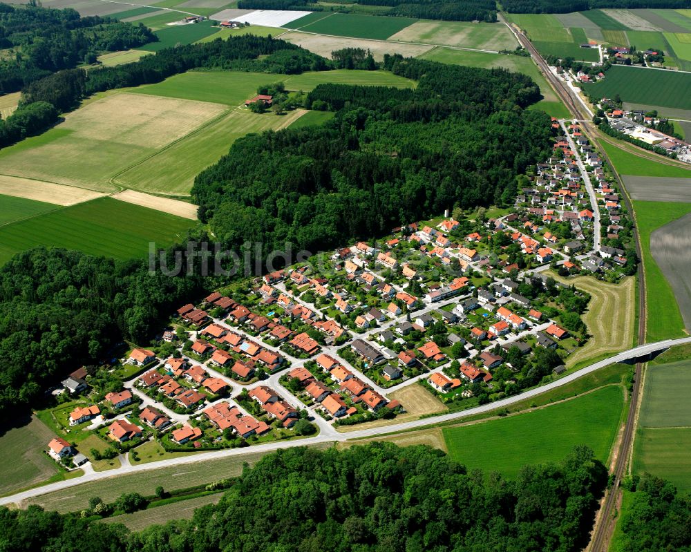 Luftbild Neue Heimat - Dorf - Ansicht am Rande Waldgebieten in Neue Heimat im Bundesland Bayern, Deutschland