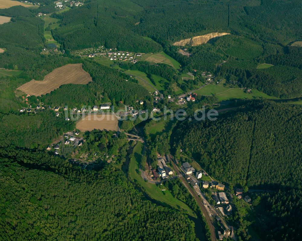 Luftbild Neumühle/Elster - Dorf - Ansicht am Rande von Waldgebieten in Neumühle/Elster im Bundesland Thüringen, Deutschland