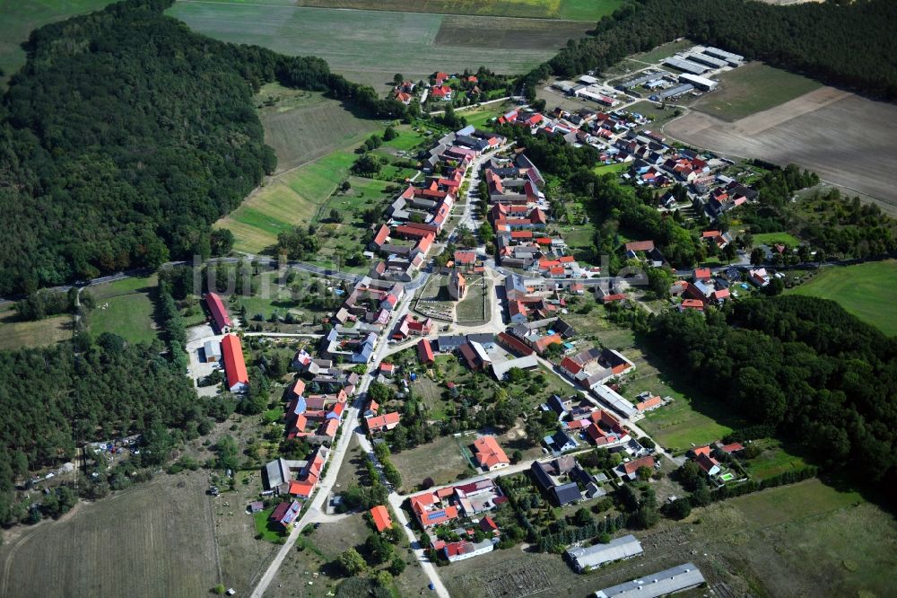 Luftaufnahme Nichel - Dorf - Ansicht am Rande Waldgebieten in Nichel im Bundesland Brandenburg, Deutschland