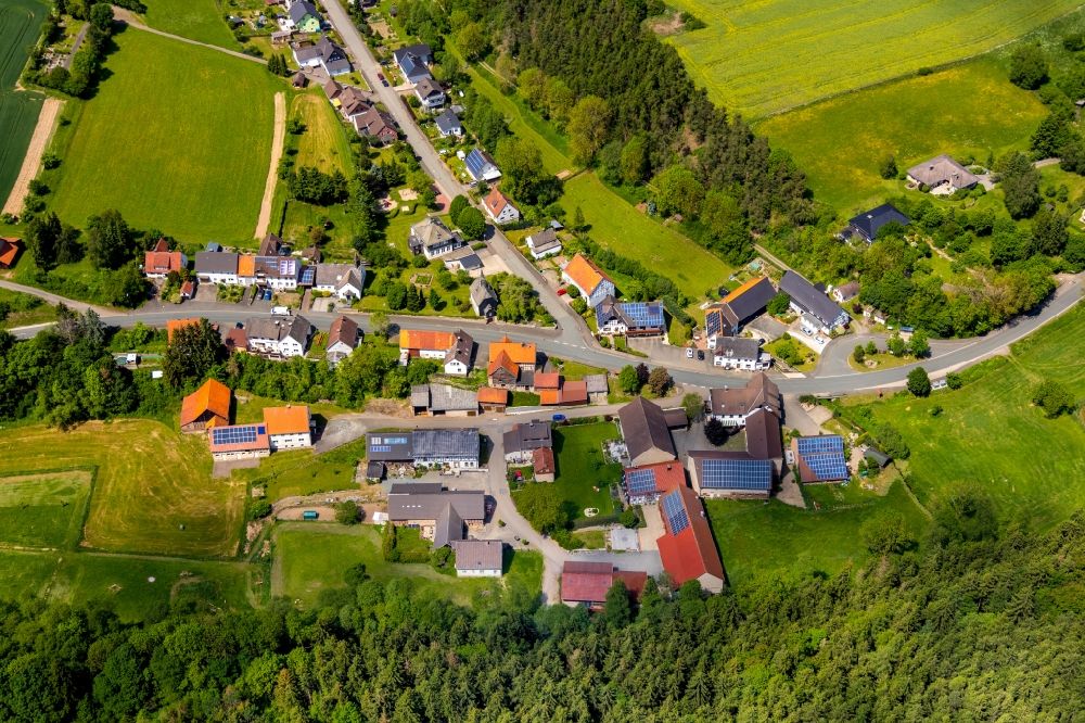 Luftaufnahme Nieder-Schleidern - Dorf - Ansicht am Rande Waldgebieten in Nieder-Schleidern im Bundesland Hessen, Deutschland