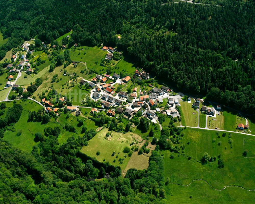 Oberes Gaistal von oben - Dorf - Ansicht am Rande von Waldgebieten in Oberes Gaistal im Bundesland Baden-Württemberg, Deutschland