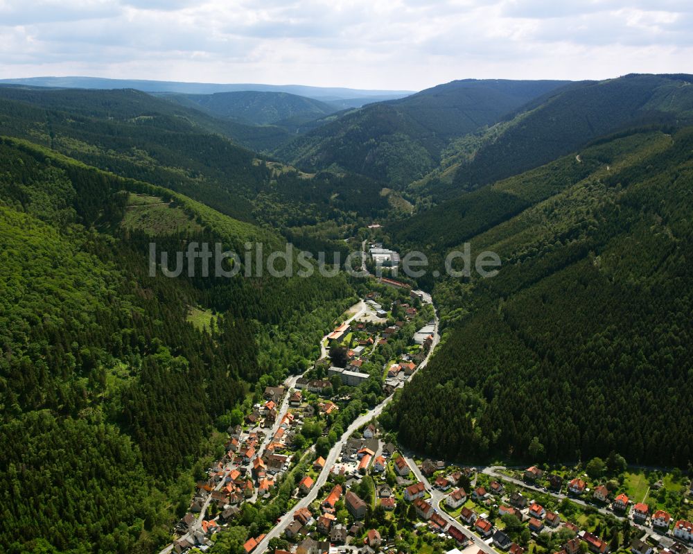 Luftaufnahme Oker - Dorf - Ansicht am Rande von Waldgebieten in Oker im Bundesland Niedersachsen, Deutschland