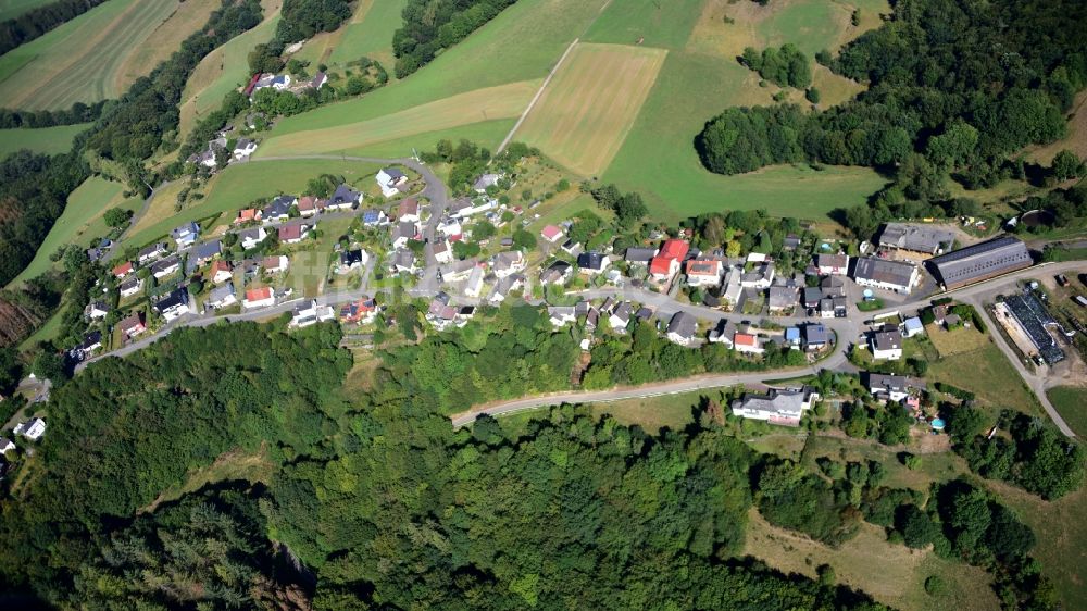 Luftbild Over - Dorf - Ansicht am Rande Waldgebieten in Over im Bundesland Rheinland-Pfalz, Deutschland