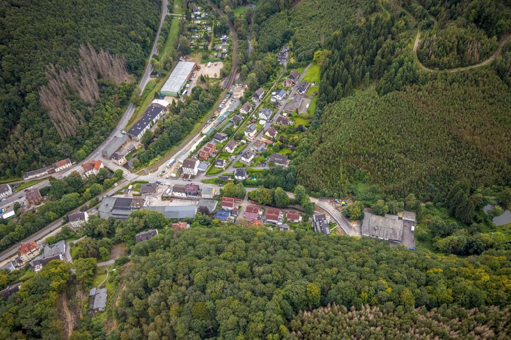 Luftaufnahme Priorei - Dorf - Ansicht am Rande von Waldgebieten in Priorei im Bundesland Nordrhein-Westfalen, Deutschland