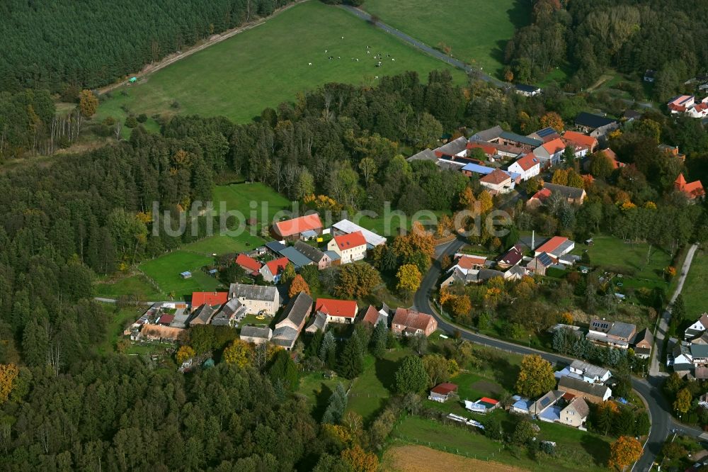 Luftbild Rabenstein/Fläming - Dorf - Ansicht am Rande Waldgebieten in Rabenstein/Fläming im Bundesland Brandenburg, Deutschland