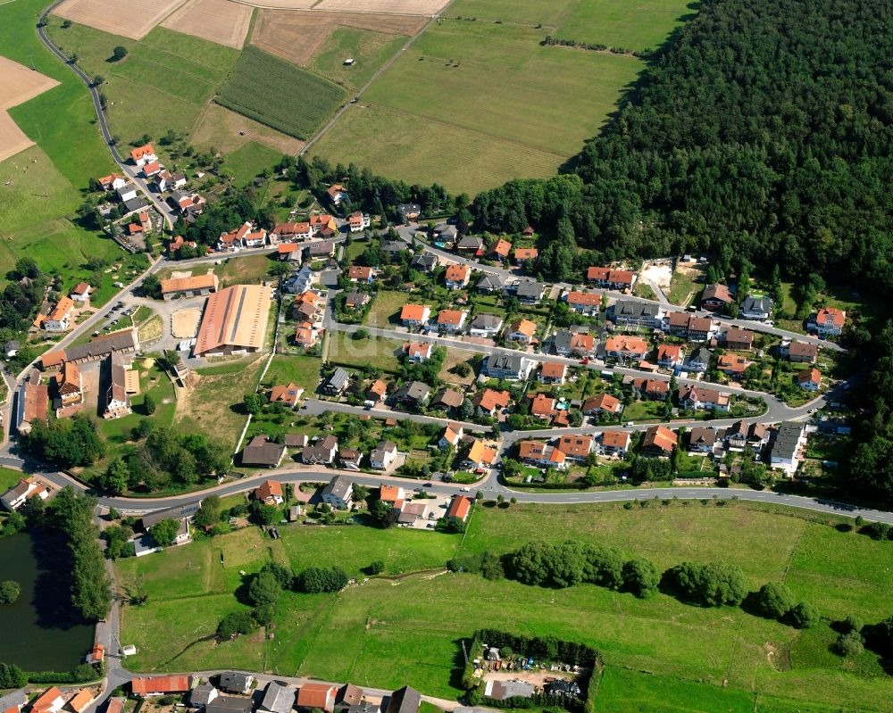 Luftaufnahme Rehbach - Dorf - Ansicht am Rande Waldgebieten in Rehbach im Bundesland Hessen, Deutschland
