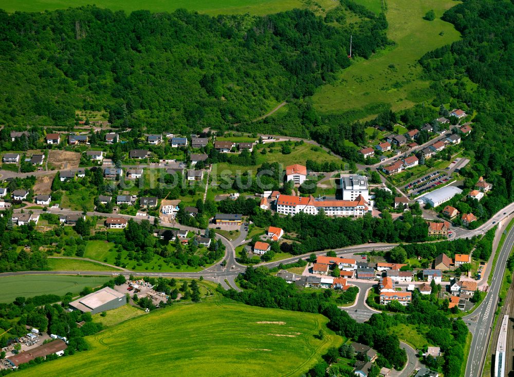 Rockenhausen von oben - Dorf - Ansicht am Rande von Waldgebieten in Rockenhausen im Bundesland Rheinland-Pfalz, Deutschland