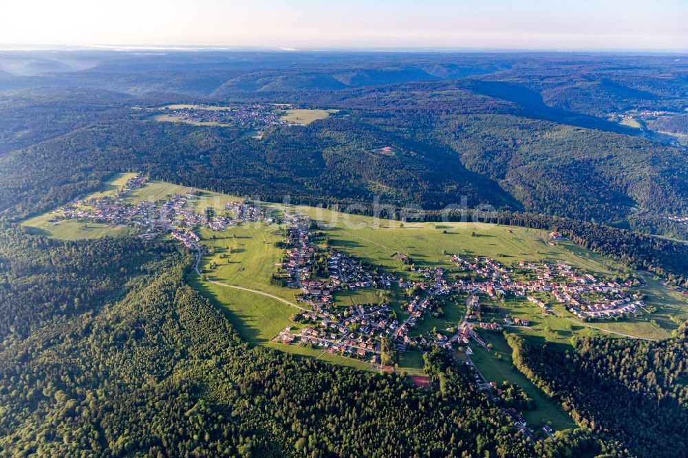 Rotensol aus der Vogelperspektive: Dorf - Ansicht am Rande Waldgebieten in Rotensol im Bundesland Baden-Württemberg, Deutschland
