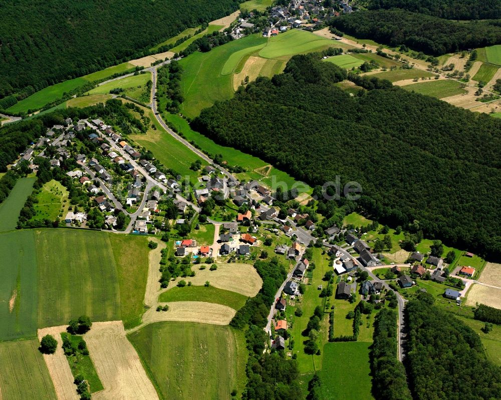 Rötsweiler-Nockenthal aus der Vogelperspektive: Dorf - Ansicht am Rande Waldgebieten in Rötsweiler-Nockenthal im Bundesland Rheinland-Pfalz, Deutschland