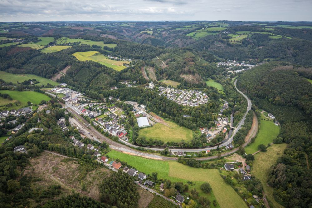 Rummenohl von oben - Dorf - Ansicht am Rande von Waldgebieten in Rummenohl im Bundesland Nordrhein-Westfalen, Deutschland