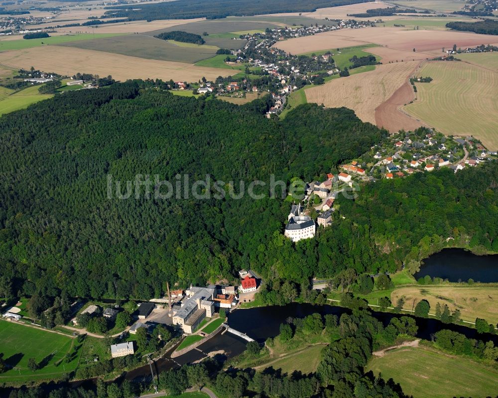 Sachsenburg von oben - Dorf - Ansicht am Rande Waldgebieten in Sachsenburg im Bundesland Sachsen, Deutschland