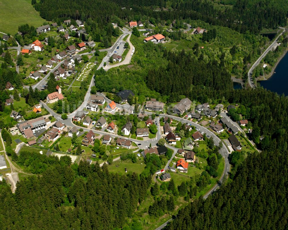 Luftaufnahme Schulenberg im Oberharz - Dorf - Ansicht am Rande von Waldgebieten in Schulenberg im Oberharz im Bundesland Niedersachsen, Deutschland