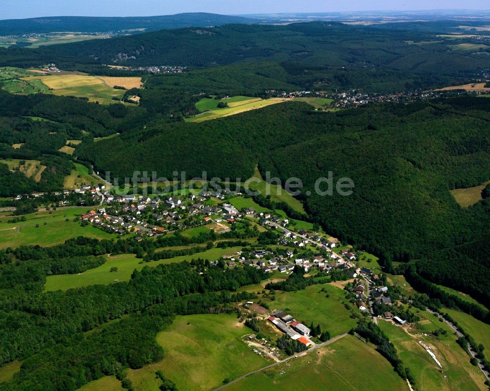 Luftaufnahme Siesbach - Dorf - Ansicht am Rande Waldgebieten in Siesbach im Bundesland Rheinland-Pfalz, Deutschland