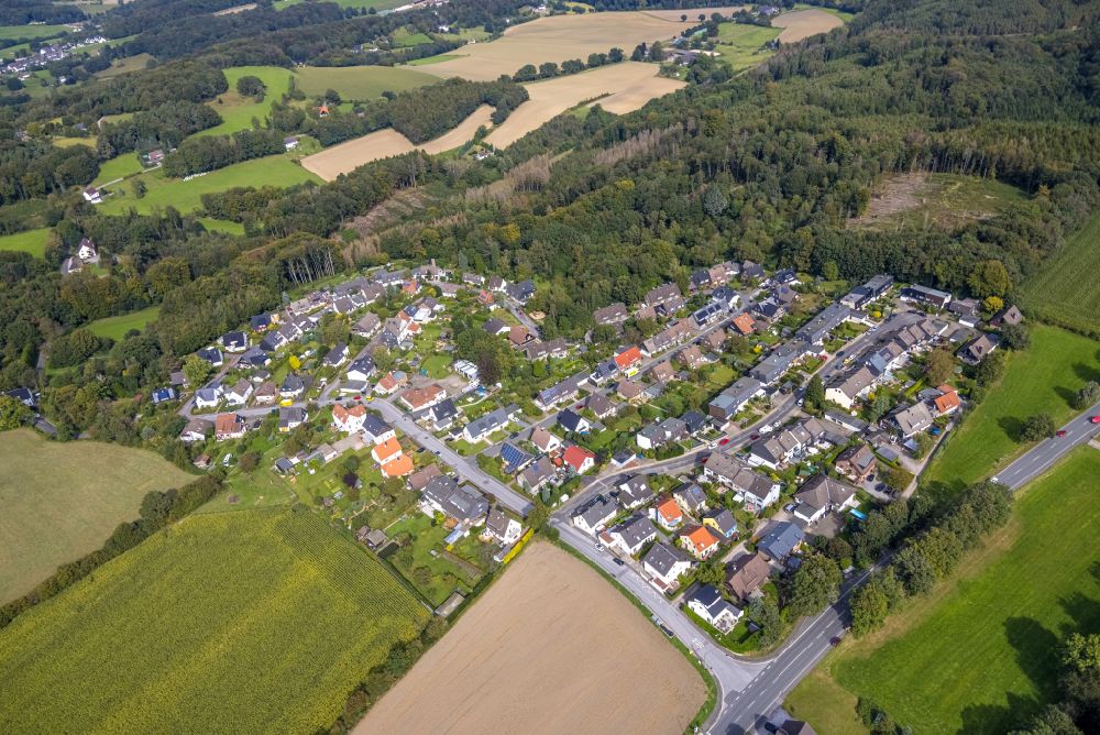 Silschede von oben - Dorf - Ansicht am Rande von Waldgebieten in Silschede im Bundesland Nordrhein-Westfalen, Deutschland