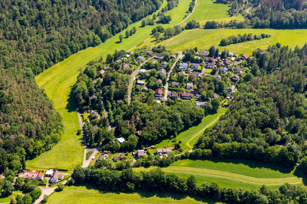Luftbild Spicke - Dorf - Ansicht am Rande Waldgebieten in Spicke im Bundesland Hessen, Deutschland