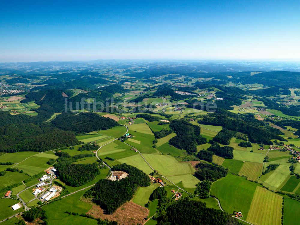 Luftaufnahme Spiegelau - Dorf - Ansicht am Rande von Waldgebieten in Spiegelau im Bundesland Bayern, Deutschland