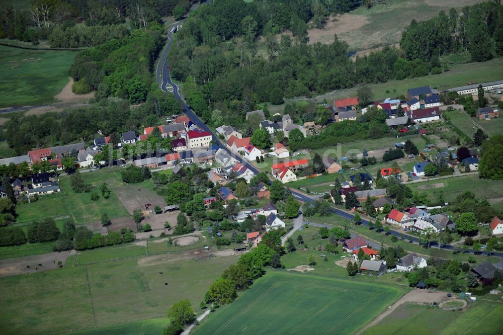 Stangenhagen von oben - Dorf - Ansicht am Rande Waldgebieten in Stangenhagen im Bundesland Brandenburg, Deutschland