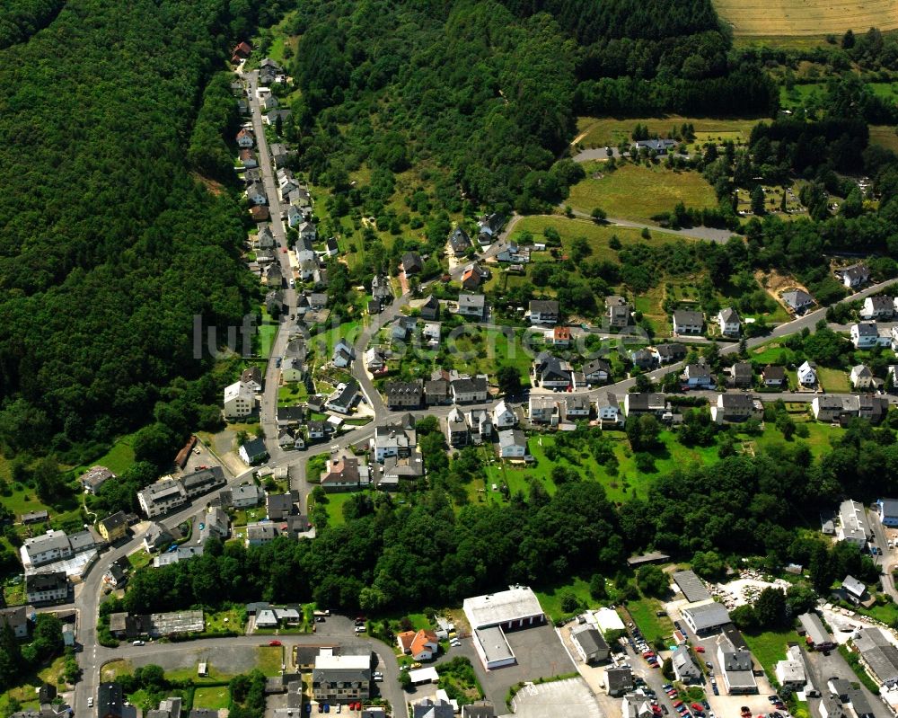 Tiefenstein aus der Vogelperspektive: Dorf - Ansicht am Rande Waldgebieten in Tiefenstein im Bundesland Rheinland-Pfalz, Deutschland