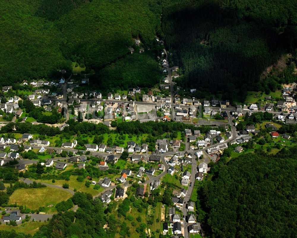 Luftaufnahme Tiefenstein - Dorf - Ansicht am Rande Waldgebieten in Tiefenstein im Bundesland Rheinland-Pfalz, Deutschland