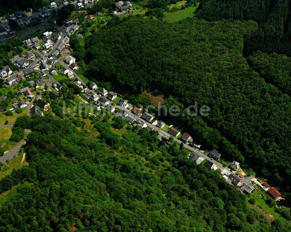 Tiefenstein von oben - Dorf - Ansicht am Rande Waldgebieten in Tiefenstein im Bundesland Rheinland-Pfalz, Deutschland