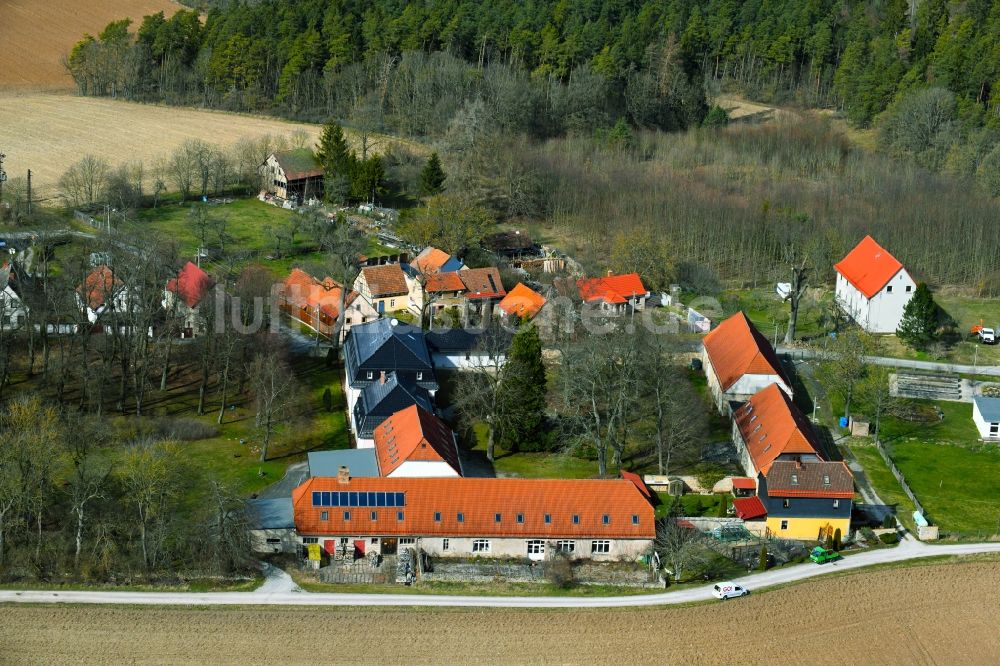 Luftbild Tännich - Dorf - Ansicht am Rande Waldgebieten in Tännich im Bundesland Thüringen, Deutschland