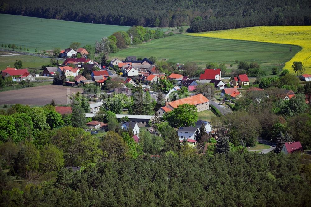 Luftaufnahme Trebbin - Dorf - Ansicht am Rande Waldgebieten in Trebbin im Bundesland Brandenburg, Deutschland