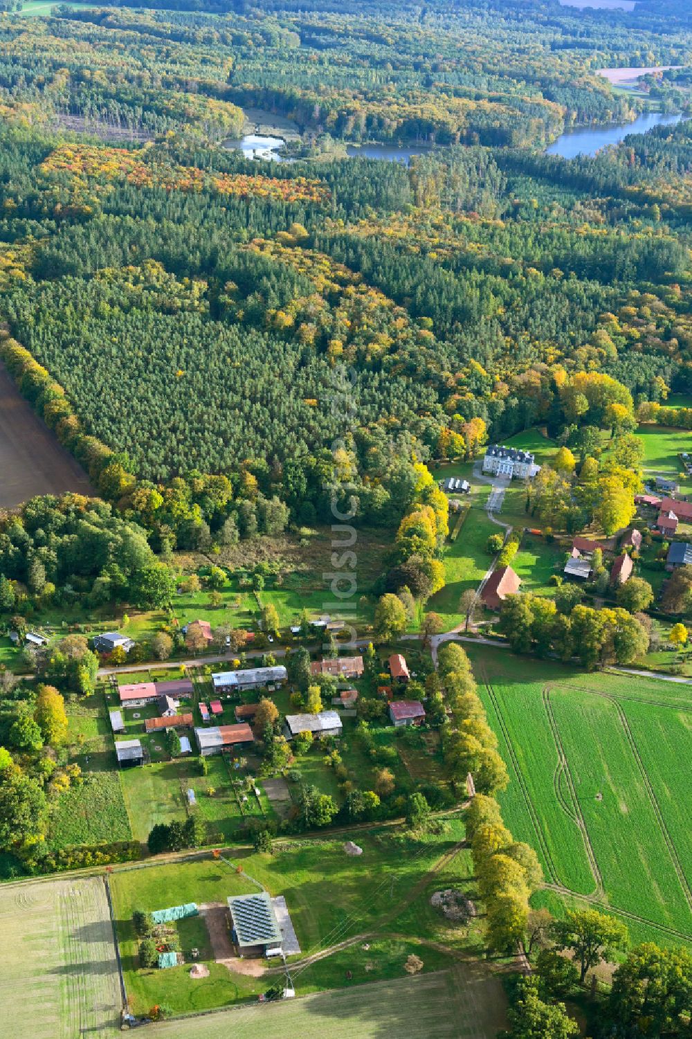 Luftbild Tüschow - Dorf - Ansicht am Rande von Waldgebieten in Tüschow im Bundesland Mecklenburg-Vorpommern, Deutschland