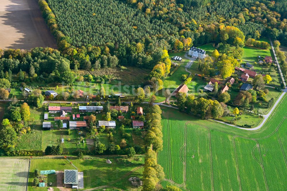 Luftaufnahme Tüschow - Dorf - Ansicht am Rande von Waldgebieten in Tüschow im Bundesland Mecklenburg-Vorpommern, Deutschland