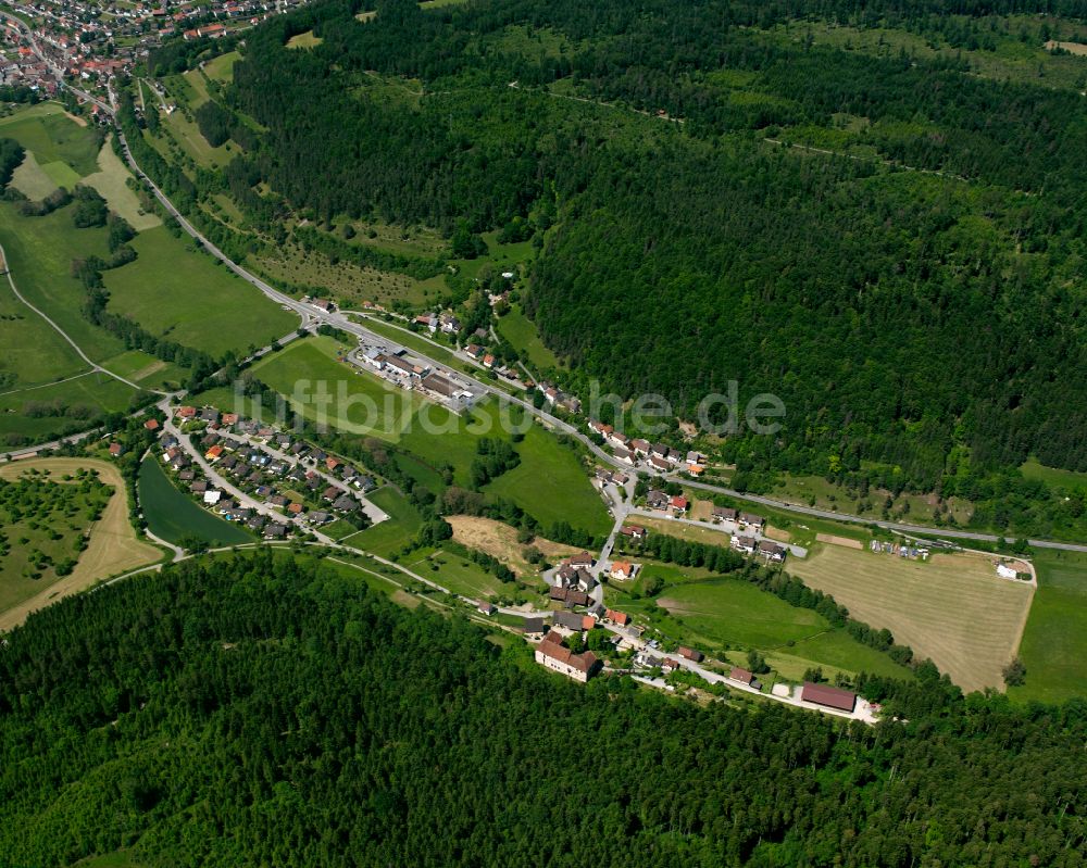 Luftbild Unterschwandorf - Dorf - Ansicht am Rande von Waldgebieten in Unterschwandorf im Bundesland Baden-Württemberg, Deutschland