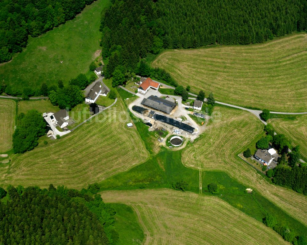Luftaufnahme Valbert - Dorf - Ansicht am Rande von Waldgebieten in Valbert im Bundesland Nordrhein-Westfalen, Deutschland