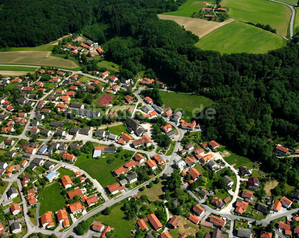 Wald a.d.Alz aus der Vogelperspektive: Dorf - Ansicht am Rande Waldgebieten in Wald a.d.Alz im Bundesland Bayern, Deutschland