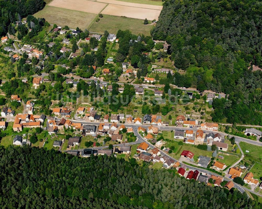Wald-Amorbach aus der Vogelperspektive: Dorf - Ansicht am Rande Waldgebieten in Wald-Amorbach im Bundesland Hessen, Deutschland