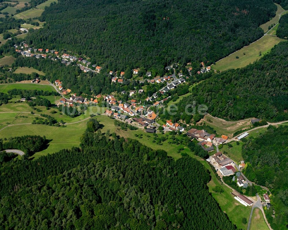 Wallbach von oben - Dorf - Ansicht am Rande Waldgebieten in Wallbach im Bundesland Hessen, Deutschland